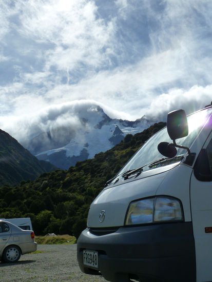 Nun ists Zeit unseren ersten Track Richtung Gletscher zu starten. Auf Deutsch: Wir gehen Wandern. Geplante Zeit fuer: knapp 2h Stunden.......