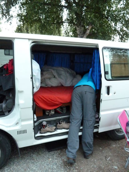 Vaddi macht das Bett 