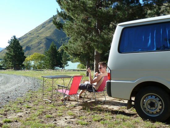 Wichtig: Braunen. Wir sitzen uebrigens so nah am Camper, da es hier nicht so windig war..