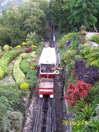 Wagen der Bergbahn - natuerlich aus der Schweiz (... aber nicht von ricola )