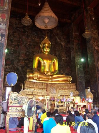 Gebet im Wat Suthat
