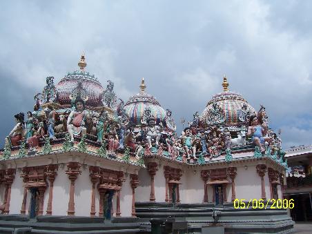 Dach des Sri Mariamman Tempel