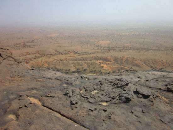 Blick von der Fels-Hochebene in die Sandebene