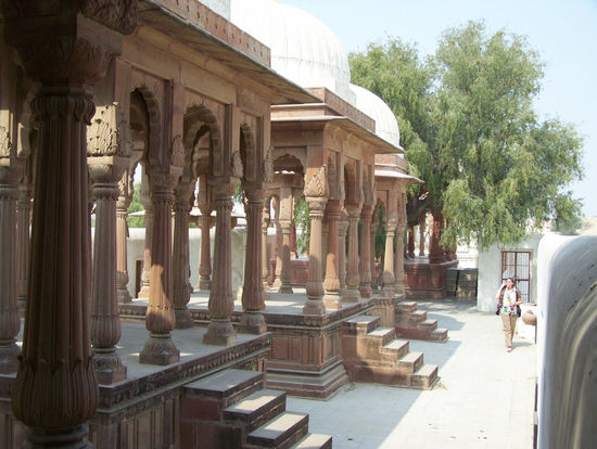 Bikaner: Devi Kund Chhatris