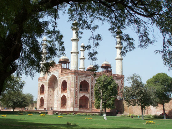 Agra: Akbars Mausoleum