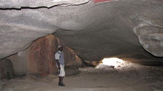 Höhle mit Felszeichnungen