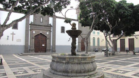 Plaza de Santo Domingo (direkt nebenan)