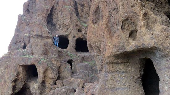 Wohnhöhlen "Cuatro Puertas"