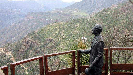 Artenara - Aussichtsbalkon mit Bronzeskulptur