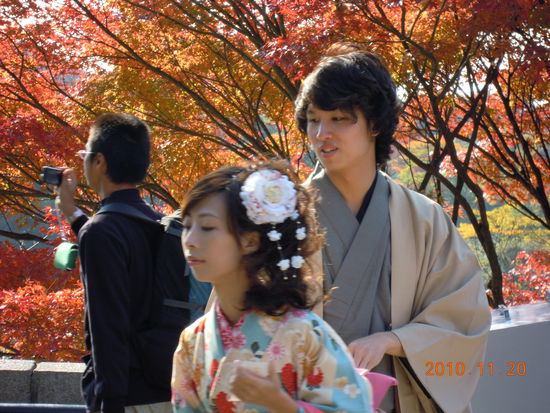 Dame und Herr traditionell gekleidet