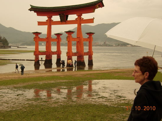 Torii des Itsuhushima-Schreins