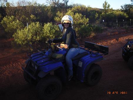 ... ein grosser schock fuer mama.
wir waren quad fahren und nach 7 mal in den Wald fahren, habe ich endlich das gangschaltungssytem kapiert!!!
