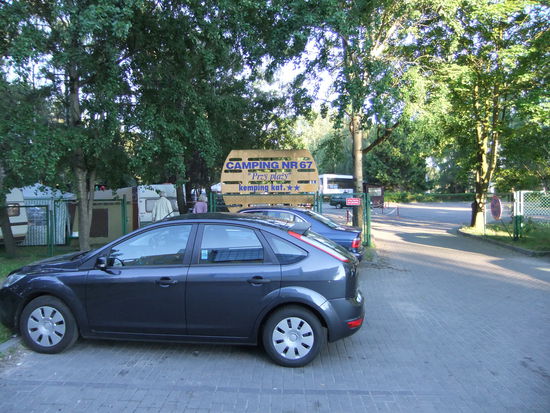 Camping Nr. 67 in Sopot, unter Bäumen