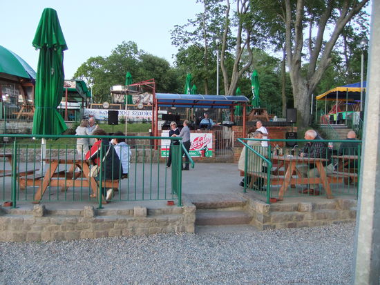 "Strandbude" mit abendlichem Tanz