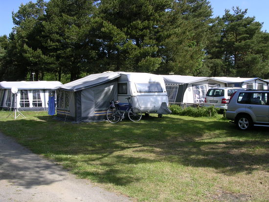 Stellplatz auf dem FDM-Campingplatz bei Sonnenschein