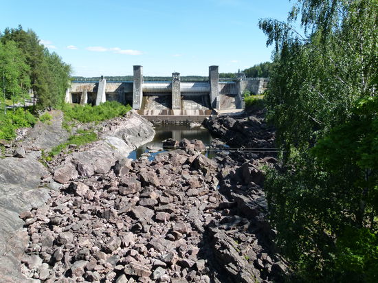 geschlossene Staumauer in Imatra