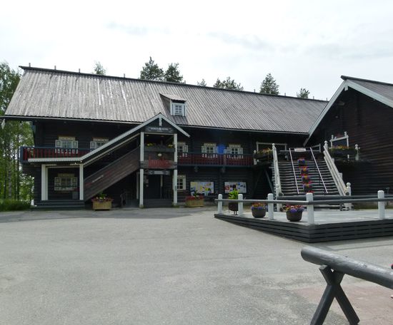 Bomba-Haus mit Eingang zur Hotel-Rezeption