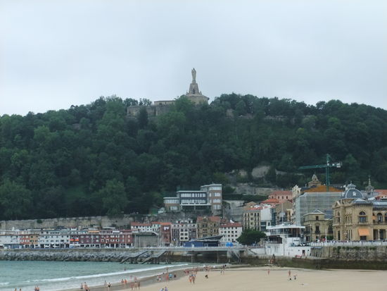 Stadtstrand mit Christus-Statue