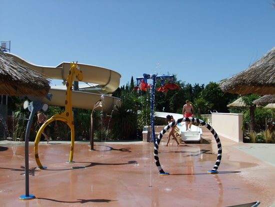 Badelandschaft mit Rutsche