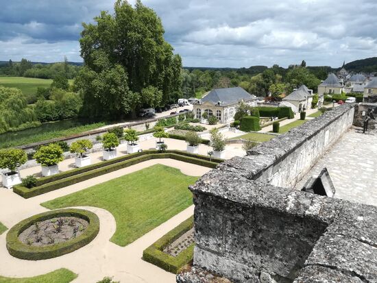 Blick von der Terrasse in den Schloßgarten