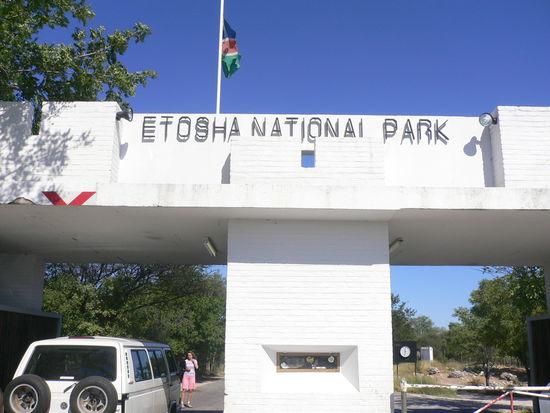 Die Einfahrt des Etosha Nationalpark