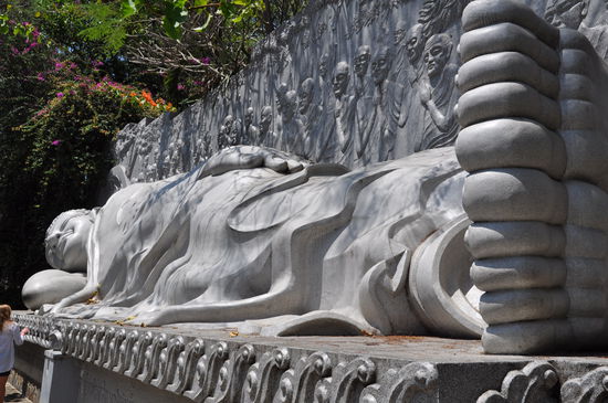 der hier ist 14 Meter lang "sleeping Buddha"