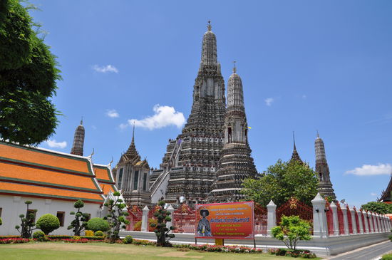 Da sind wir rauf geklettert. Ganz schoen anstrengend bei 40 Grad. Aber der Ausblick war super.