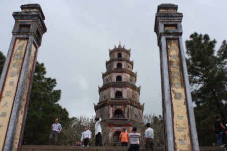 15.03.11 - Eingang zur Thien Mu Pagode