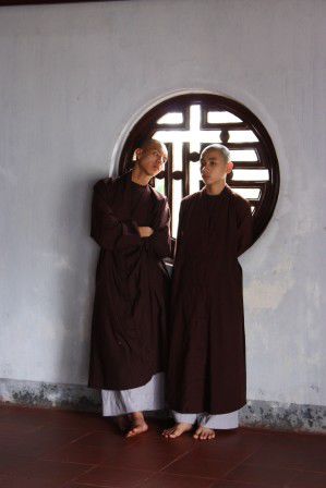 15.03.11 - angehende Möche in der Thien Mu Pagode