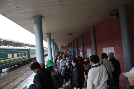 16.03.11- auf dem Bahnsteig in Hue