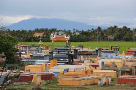 17.03.11 - Friedhof bei Hoi An