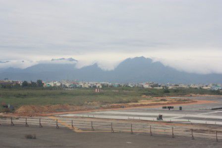 18.03.11 - Blick auf die Da Nang umgebenden Berge