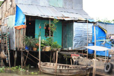 Haus am Ufer im Mekong-Delta - Terasse hübsch bepflanzt