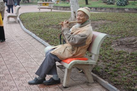 05.03.11 - am Ufer des Hoan Kiem Sees (Hanoi)