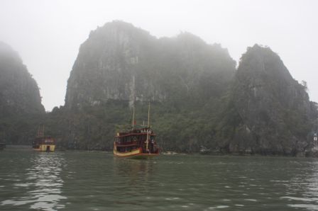 06.03.11 - die Ha Long Bucht bleibt im Nebel