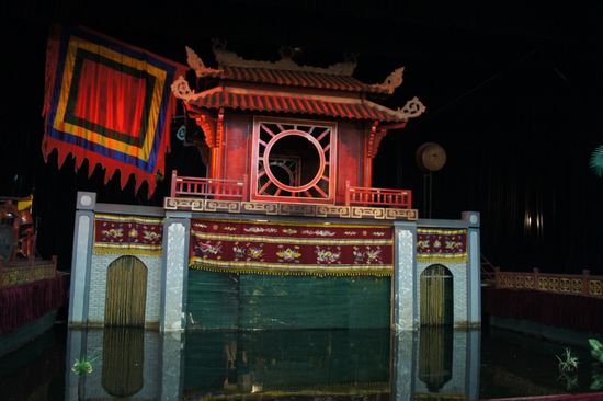 09.03.11 - gleich beginnt die Vorstellung im Wasserpuppentheater