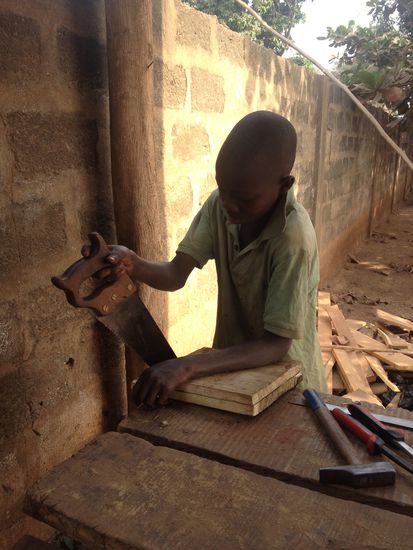 So habe ich hier oft Menschen sägen sehen