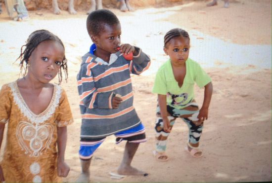 So klein und schon so versiert in den Tanzbewegungen