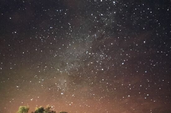 Der helle Schleier ist die Milchstraße
