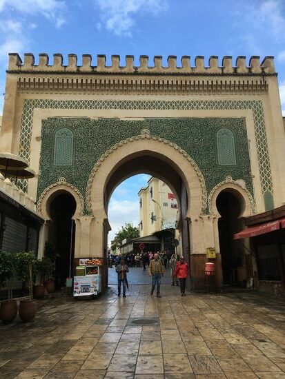 Von der anderen Seite ist das Tor grün