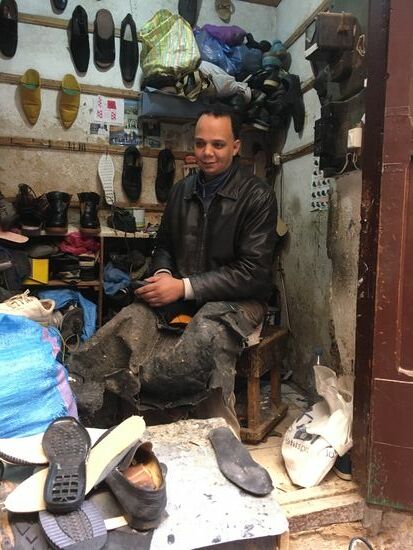 Hier werden Schuhe repariert