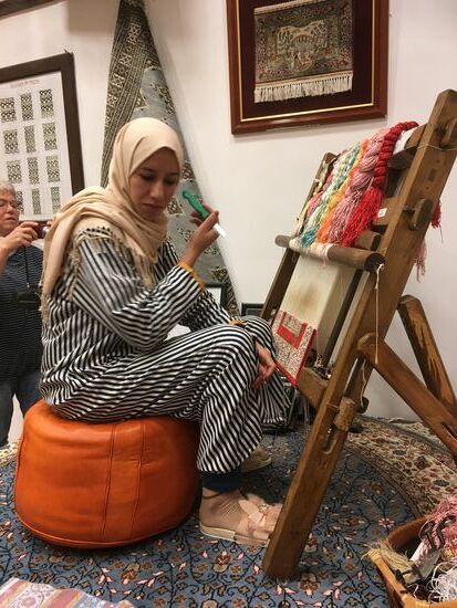 Schafft nach Vorlage einen Seidenteppich