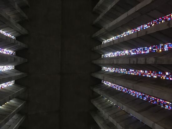 Blick zur Decke der Notre-Dame-de-Lourdes