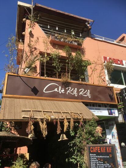 Marrakesch zog früher Kiffer ohne Ende an. Der Name des Cafés spricht Bände