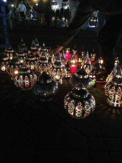 Auch verkauft wird am späten Abend noch auf dem Gauklerplatz