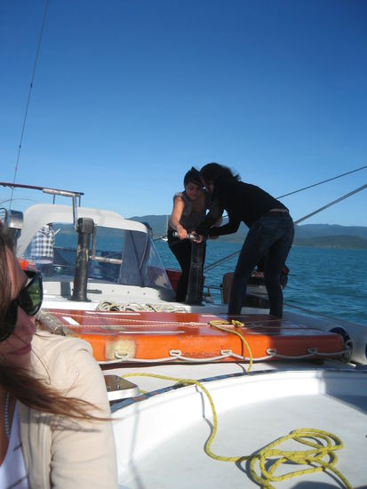 Wir mussten beim Segeln mit anpacken