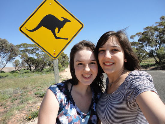 Wanderung zum Kaenguru-Strassenschild...
