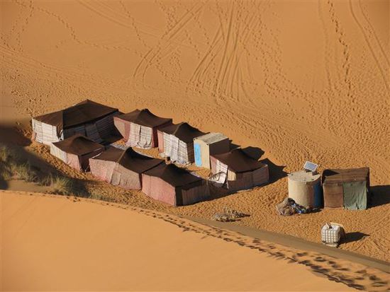 dieser mit Solaranlage auf dem Wassertank
