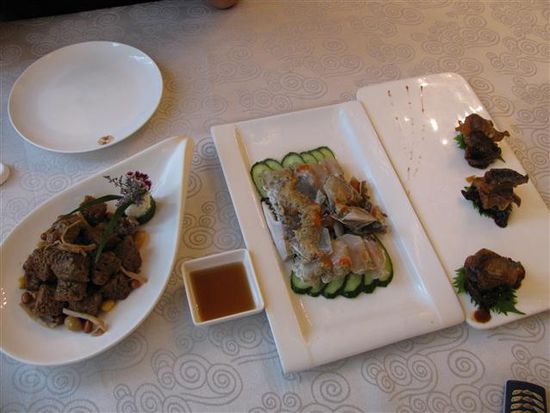 die Vorspeisen: Shanghai Tofu, betrunkene Krabbe, Räucherfisch