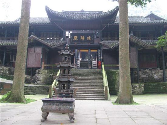 Chunyang Palace 16:40 - 1010m